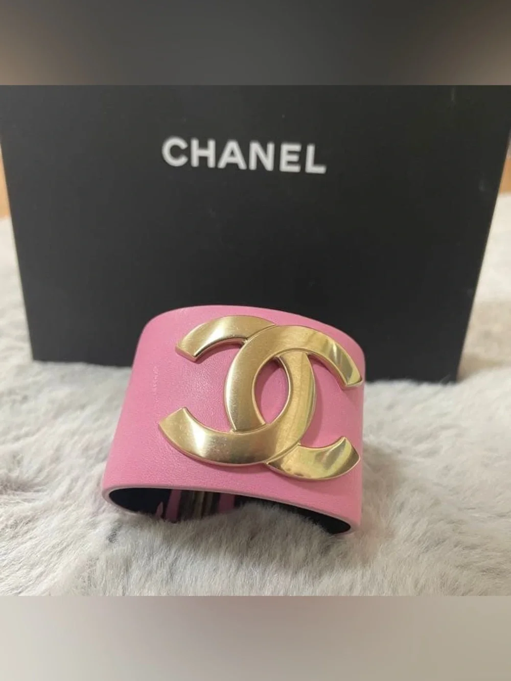 Chanel cc wide calfskin cuff M pink